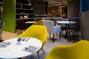 Dagelijks ontbijtbuffet (EUR 15.00 per persoon)