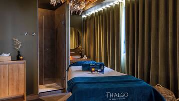 Un sauna, baño turco, baño turco/hammam, masajes