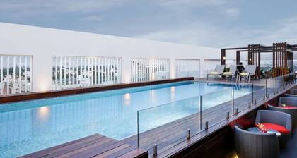 Novotel Chennai Chamiers Road Hotel