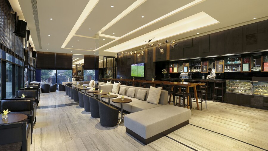 Novotel Chennai Chamiers Road Hotel