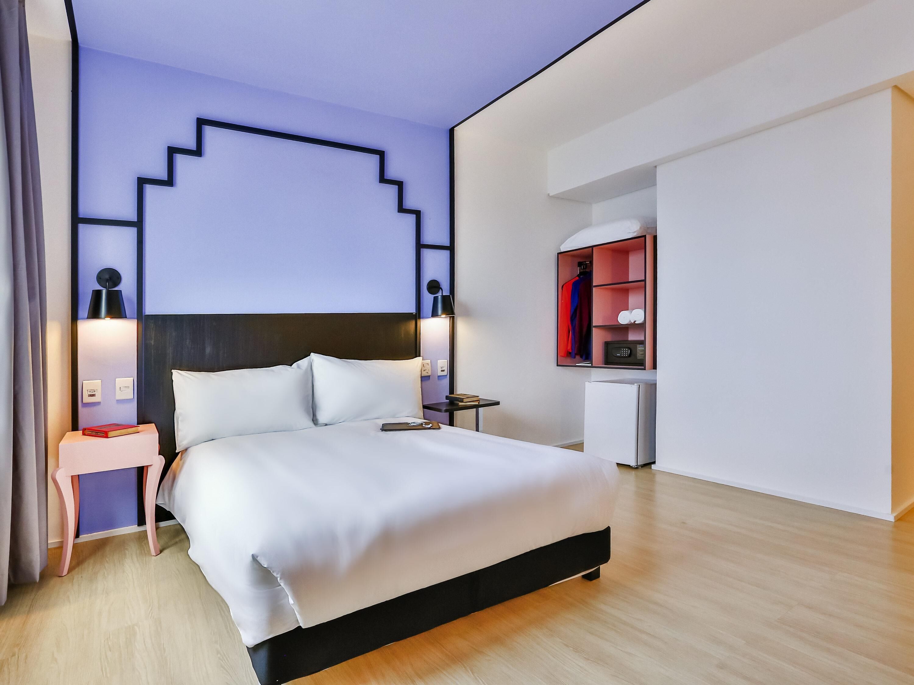 Caja de seguridad en la habitación, escritorio y cortinas blackout 