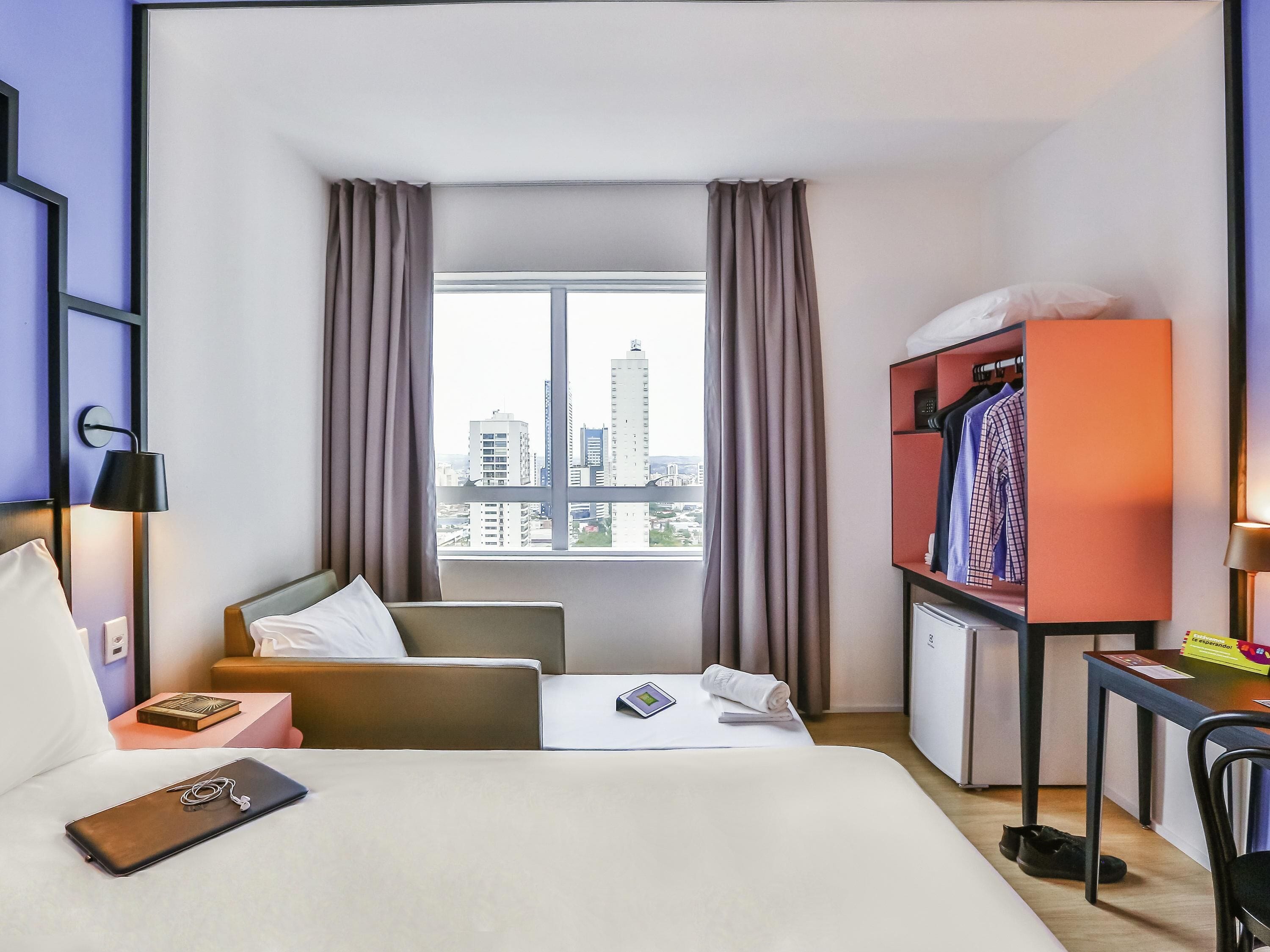 スーペリア アパートメント ダブルベッド 1 台ソファーベッド付き | セーフティボックス (室内)、デスク、遮光カーテン、防音設備