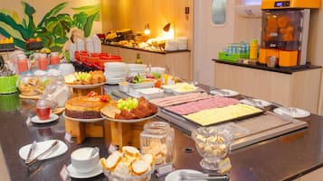Daily buffet breakfast for a fee