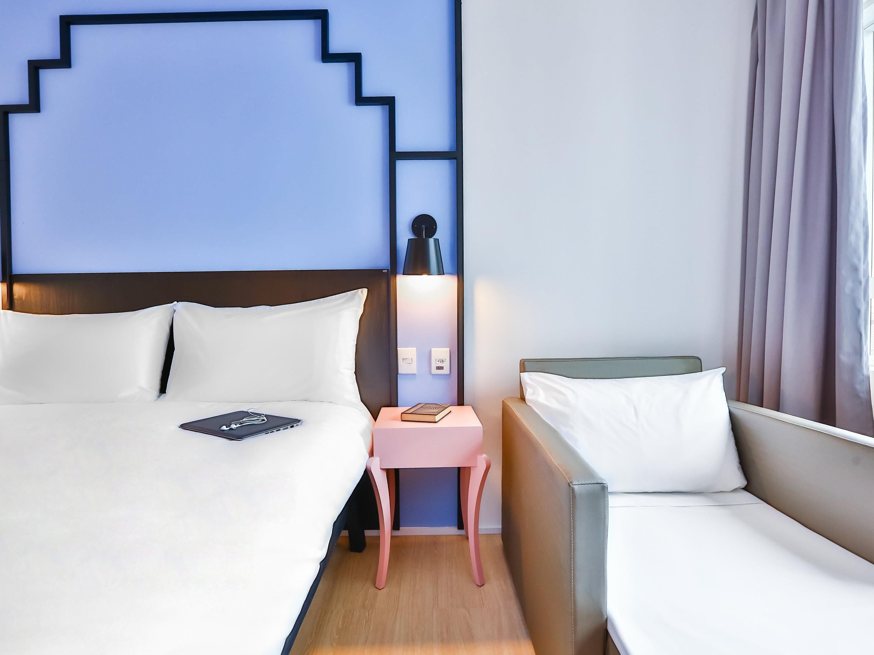 Caja de seguridad en la habitación, escritorio y cortinas blackout 