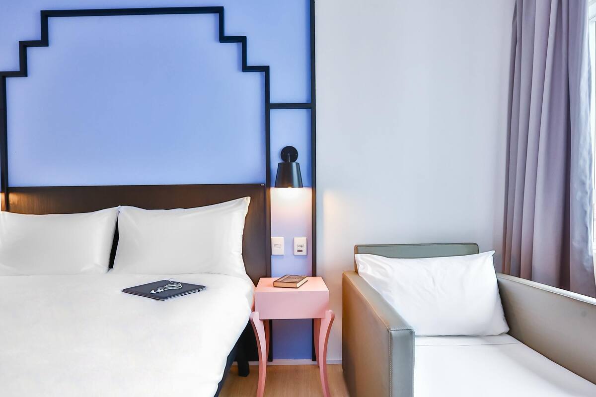 Superior appartement, 1 tweepersoonsbed met slaapbank | Een kluis op de kamer, een bureau, verduisterende gordijnen