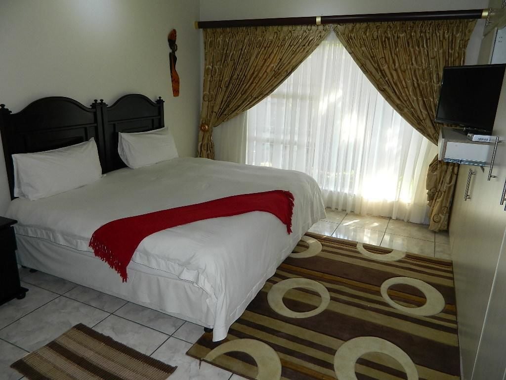 Family Room | Iron/ironing board, free WiFi, bed sheets
