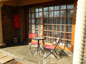 Luxury Studio Suite (King) | Terrace/patio