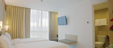 Caja fuerte, sistema de insonorización, tabla de planchar con plancha