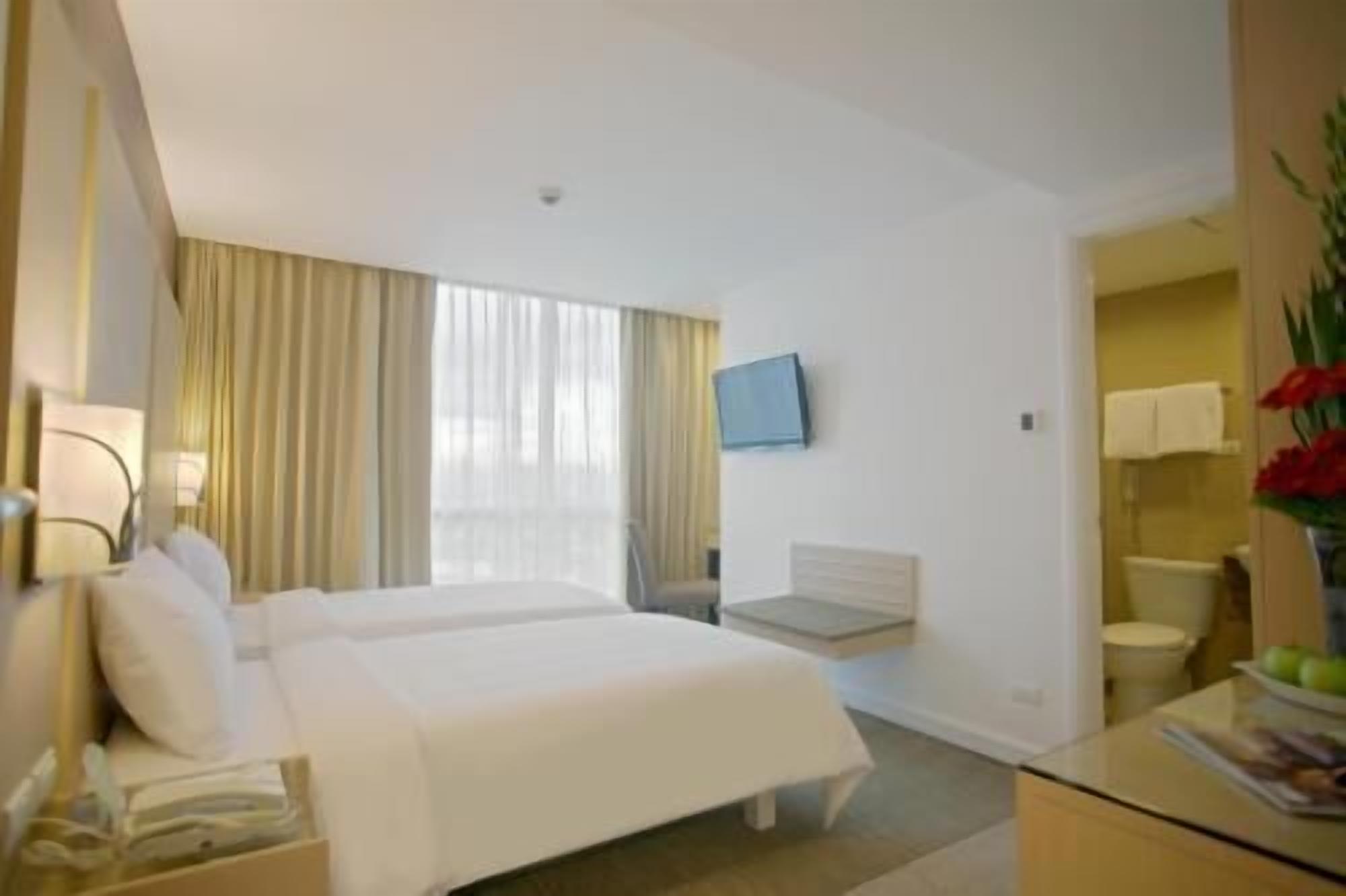 In-room safe, soundproofing, iron/ironing board, free WiFi