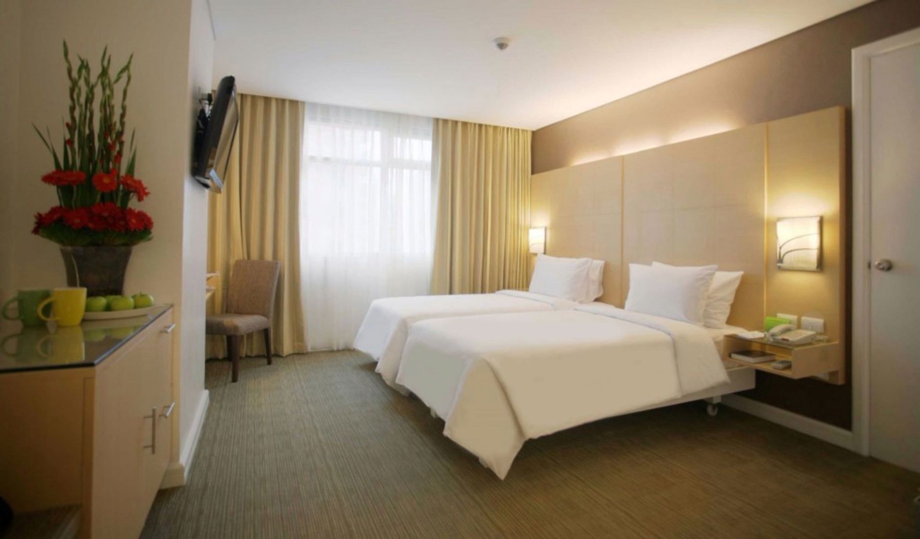 In-room safe, soundproofing, iron/ironing board, free WiFi