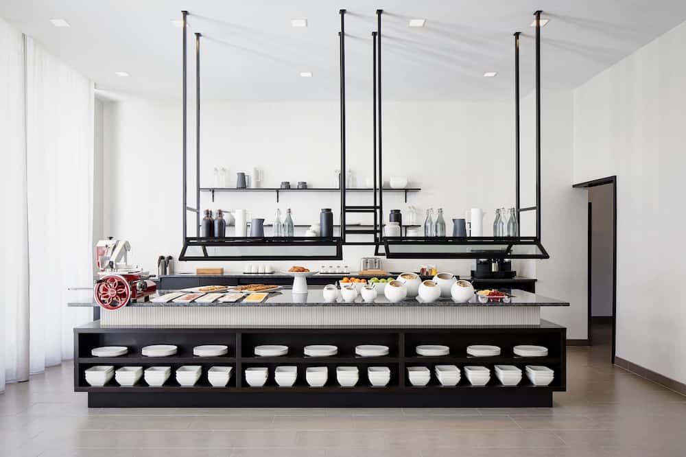 AC Hotel by Marriott Tampa Airport