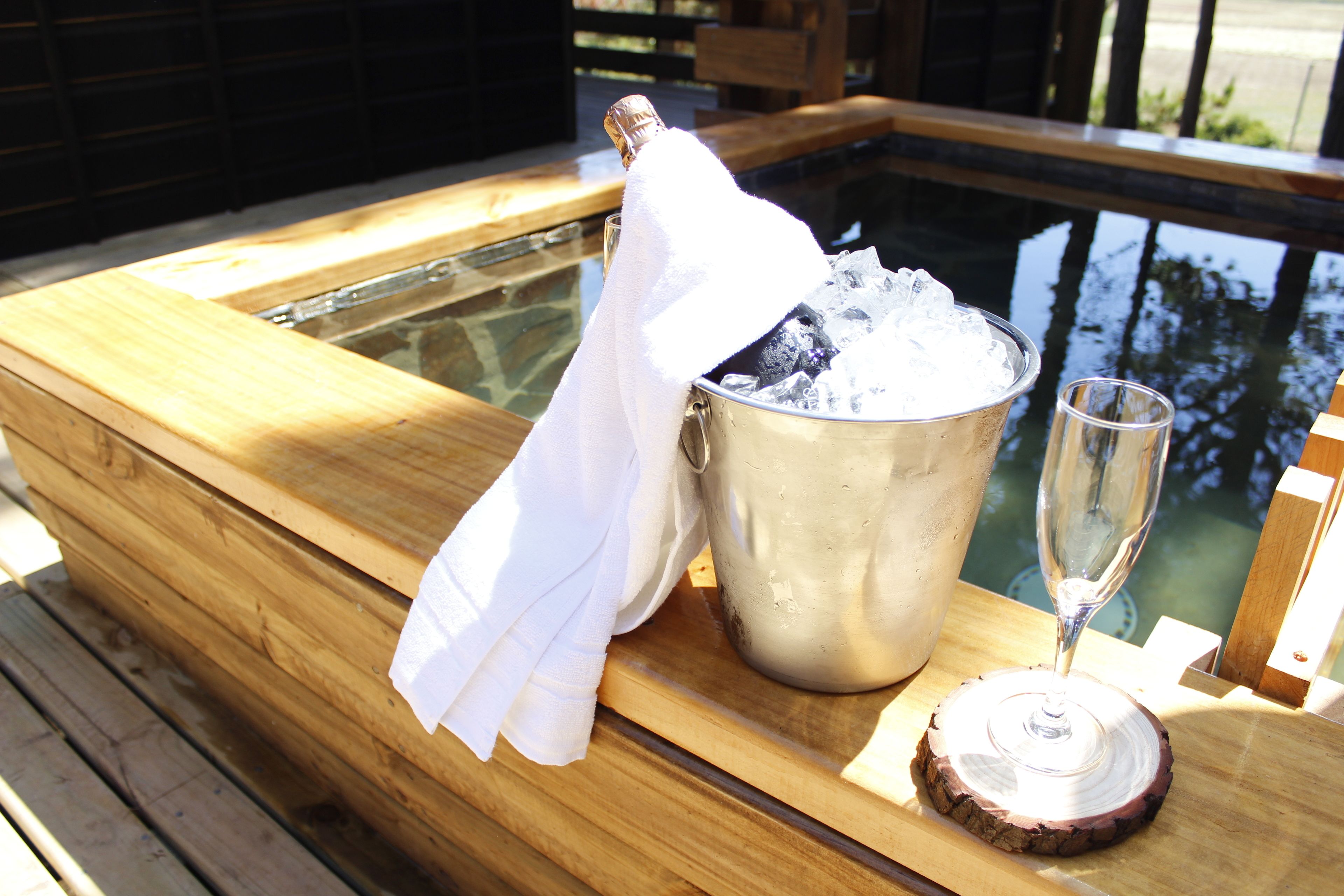 Outdoor spa tub