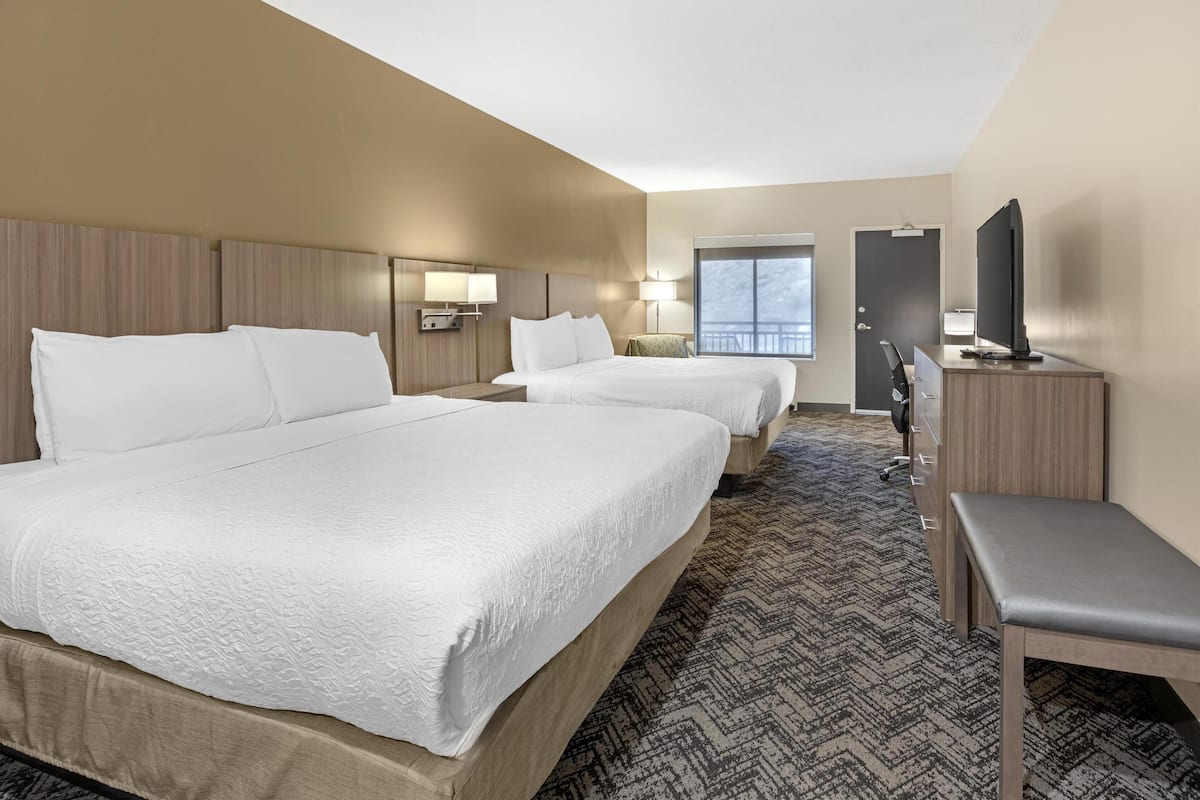 Premium bedding, individually decorated, individually furnished, desk