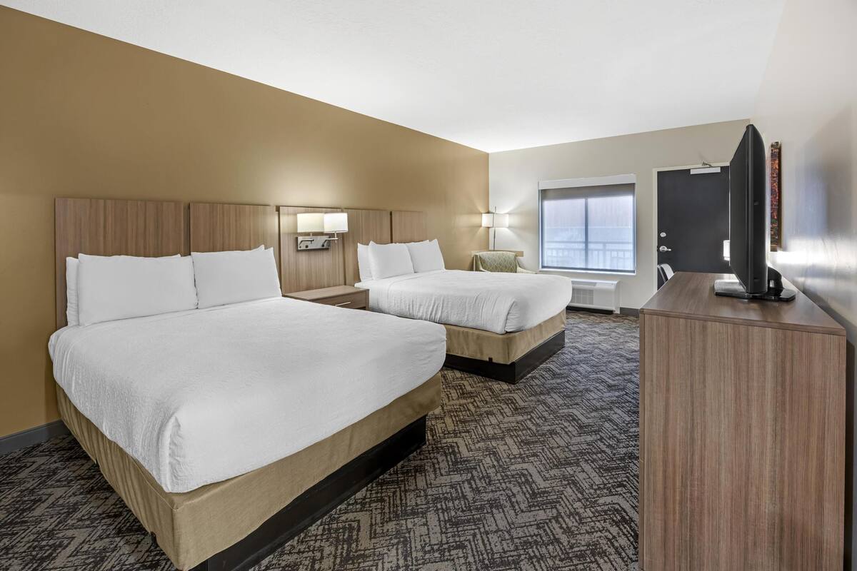 Family Suite, Multiple Beds, Non Smoking, Refrigerator & Microwave | Premium bedding, individually decorated, individually furnished, desk