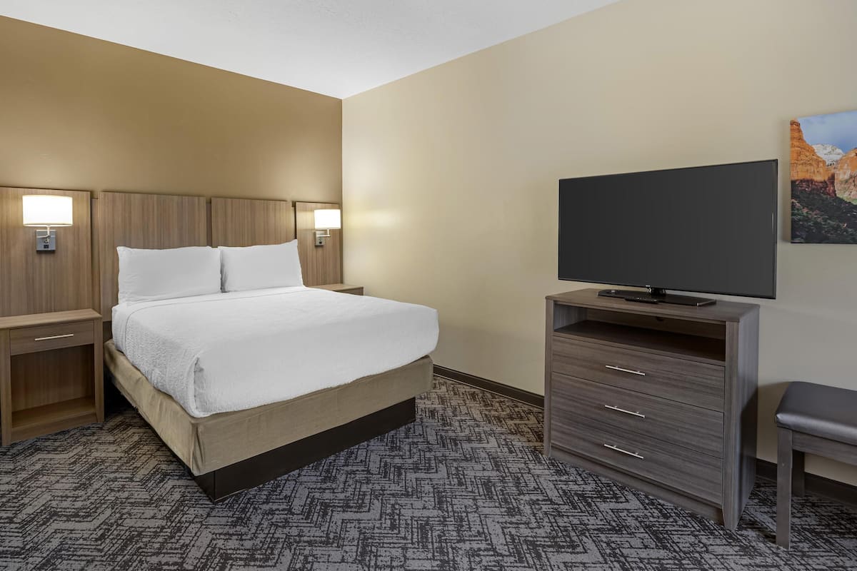 Premium bedding, individually decorated, individually furnished, desk