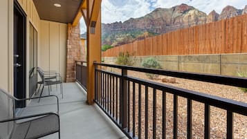 Family Suite, Multiple Beds, Non Smoking, Refrigerator & Microwave