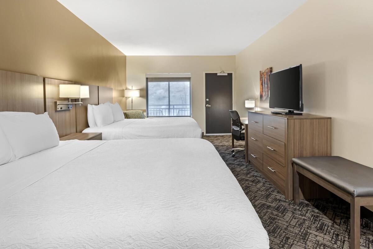 premium bedding, individually decorated, individually furnished, desk