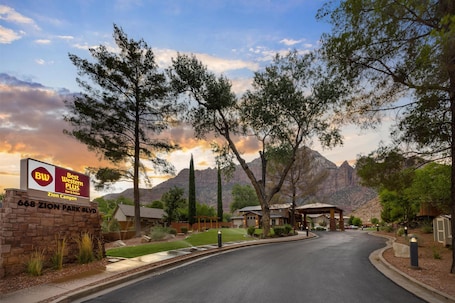 Exterior. Best Western Plus Zion Canyon Inn & Suites
