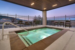 室外 Spa 池
