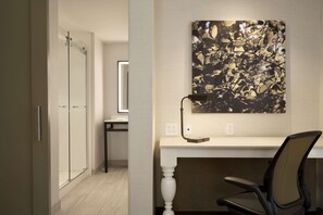 Suite, 1 Schlafzimmer | Verdunkelungsvorhänge, kostenloses WLAN, Bettwäsche