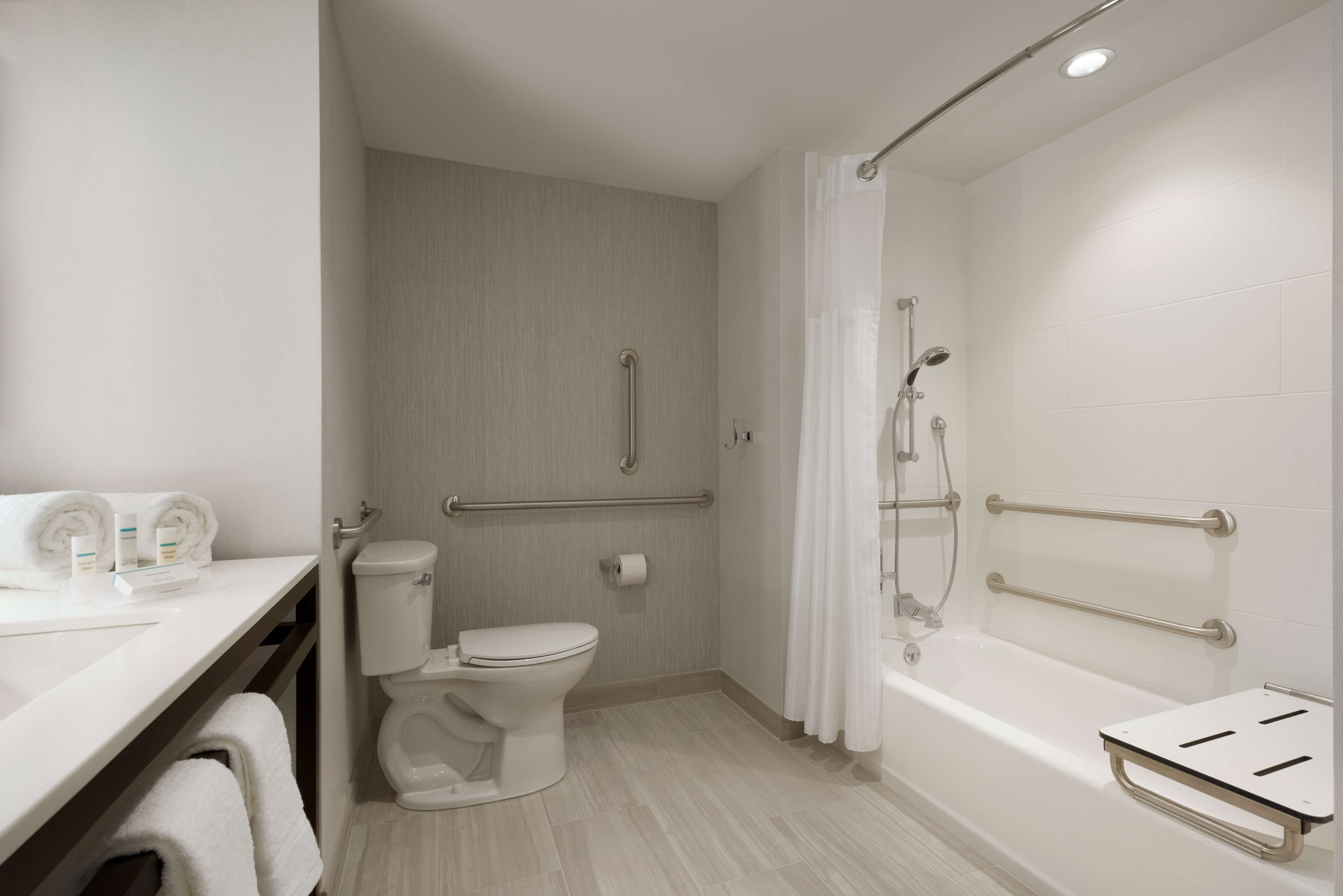 free toiletries, towels