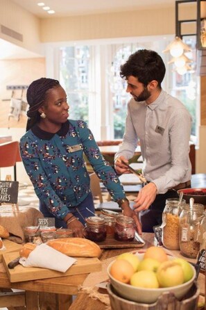 Colazione completa a pagamento, servita tutte le mattine 