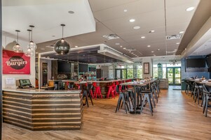 Se sirven desayunos, almuerzos y cenas