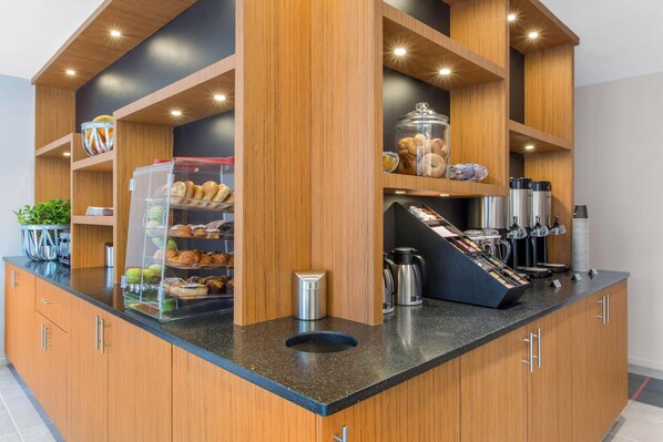 Desayuno continental gratuito y diario