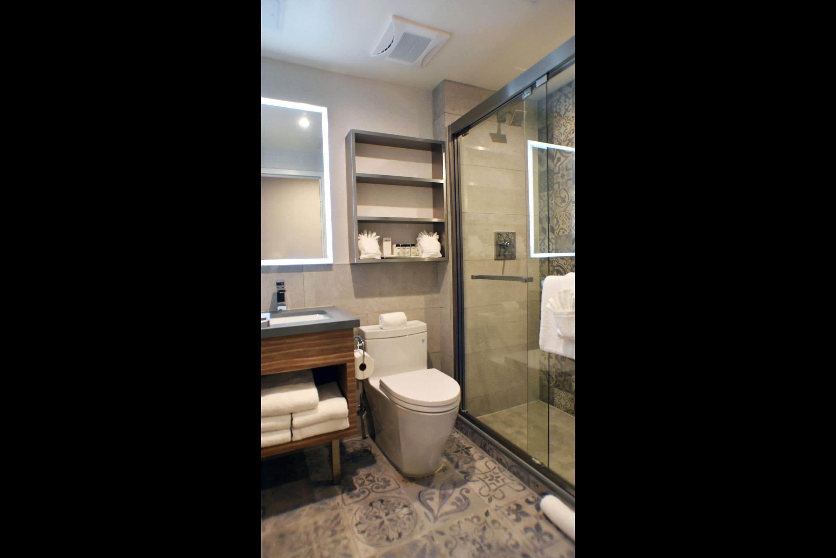 premium bedding, pillow-top beds, in-room safe, desk