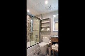 スタンダード ルーム ダブルベッド 2 台 禁煙 | 高級寝具、ピロートップベッド、セーフティボックス (室内)、デスク