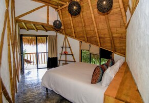 Ropa de cama de alta calidad y tabla de planchar con plancha 