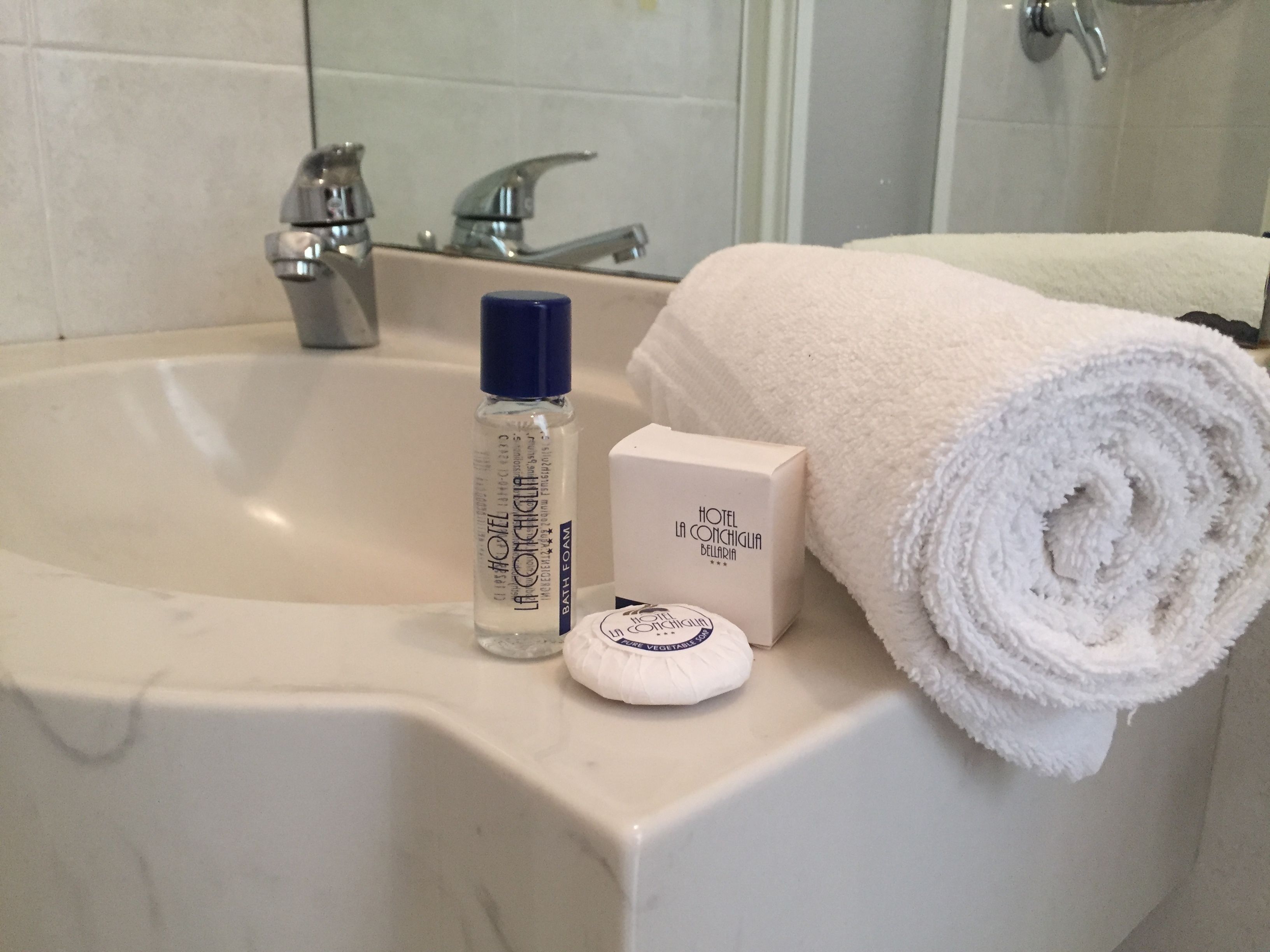 standard single room, balcony | bathroom amenities | shower, free toiletries, hair dryer, bidet