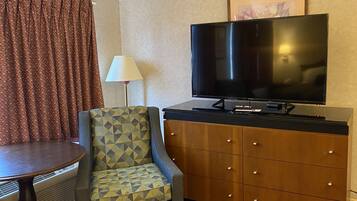 Deluxe Room, 1 King Bed | Desk, free WiFi, bed sheets