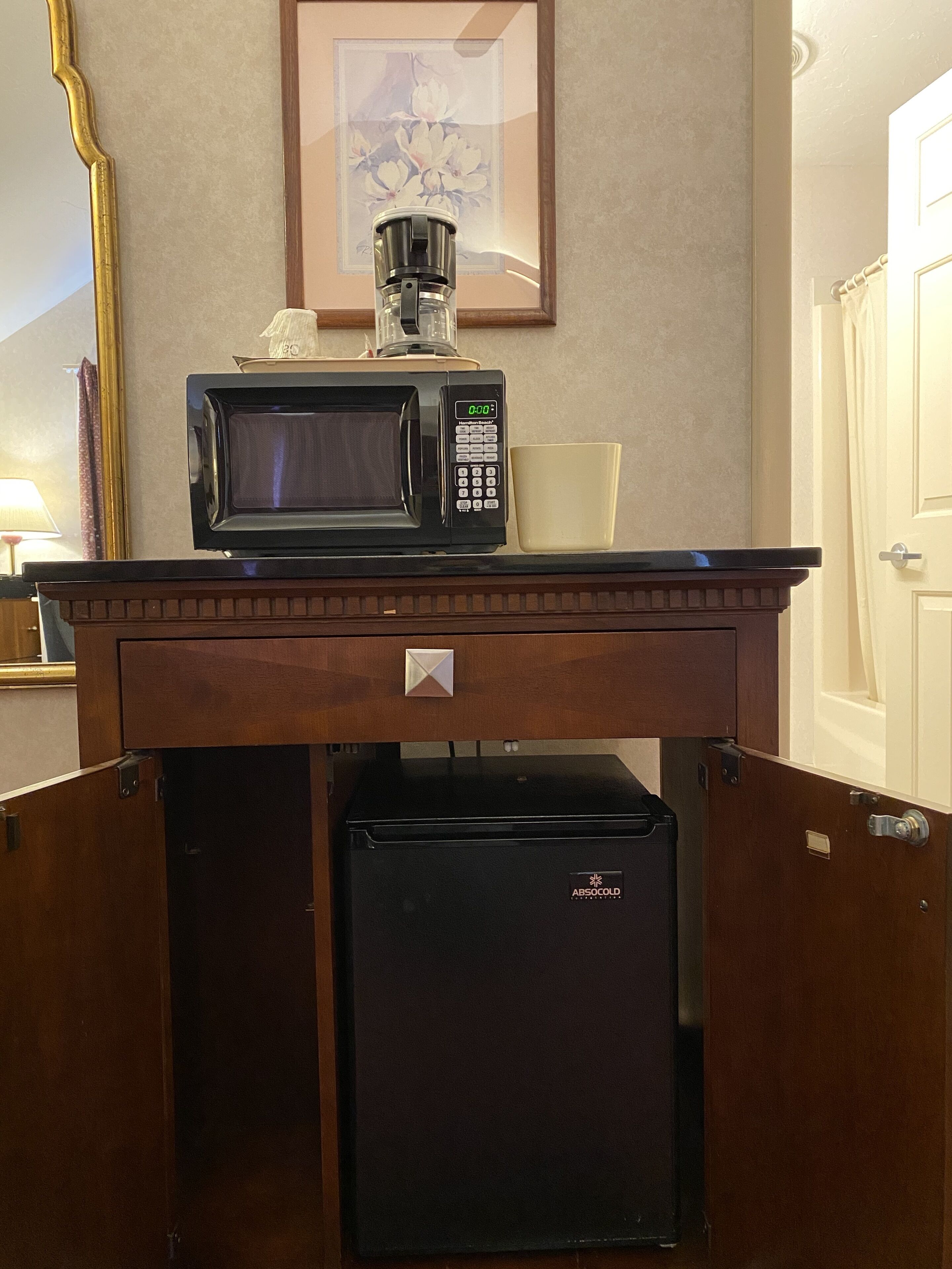 Escritorio, wifi gratis, ropa de cama