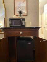 Escritorio, wifi gratis y ropa de cama 