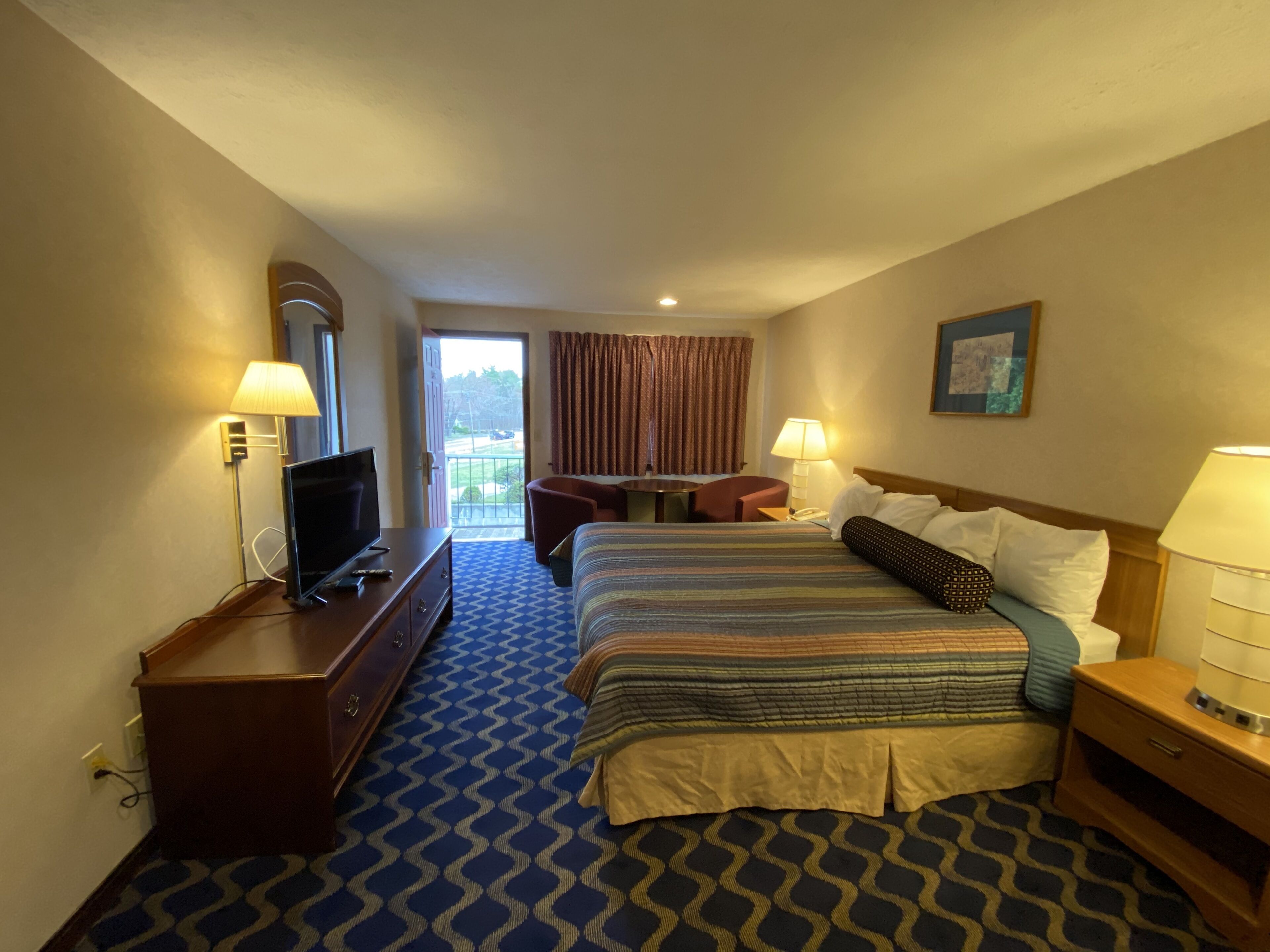 Deluxe Room, 1 King Bed | Desk, free WiFi, bed sheets