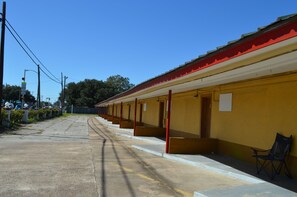 Front of property - Paradise Inn (Bay City)