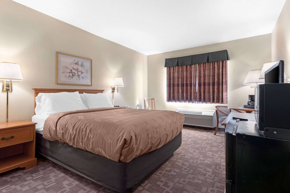 WiFi (free), bed sheets