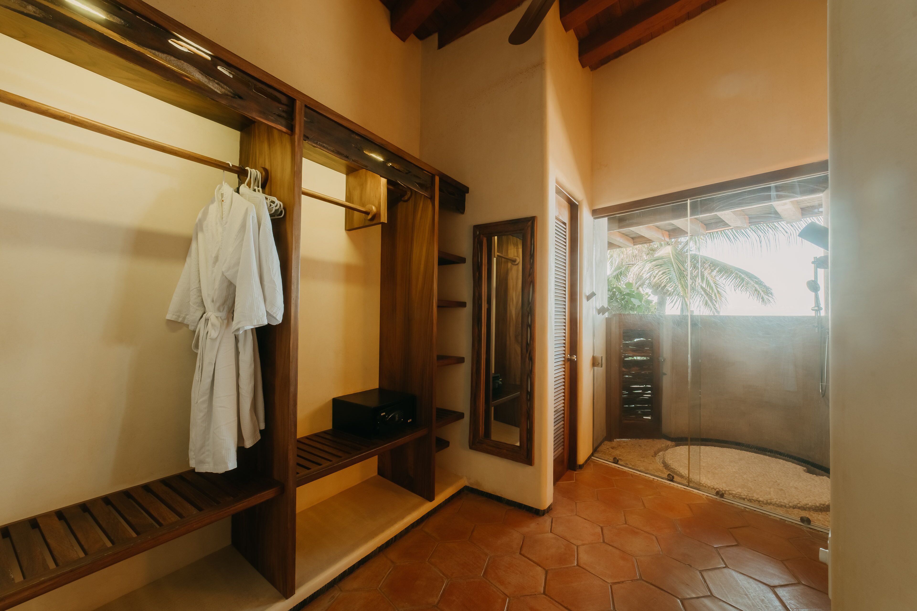 villa de 1 recamara sea view | bathroom | shower, rainfall showerhead, towels, soap