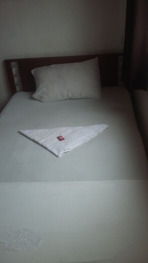 Economy Double Room | Free cribs/infant beds, free WiFi, bed sheets