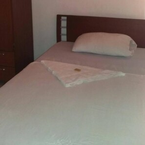 Free cribs/infant beds, free WiFi, bed sheets