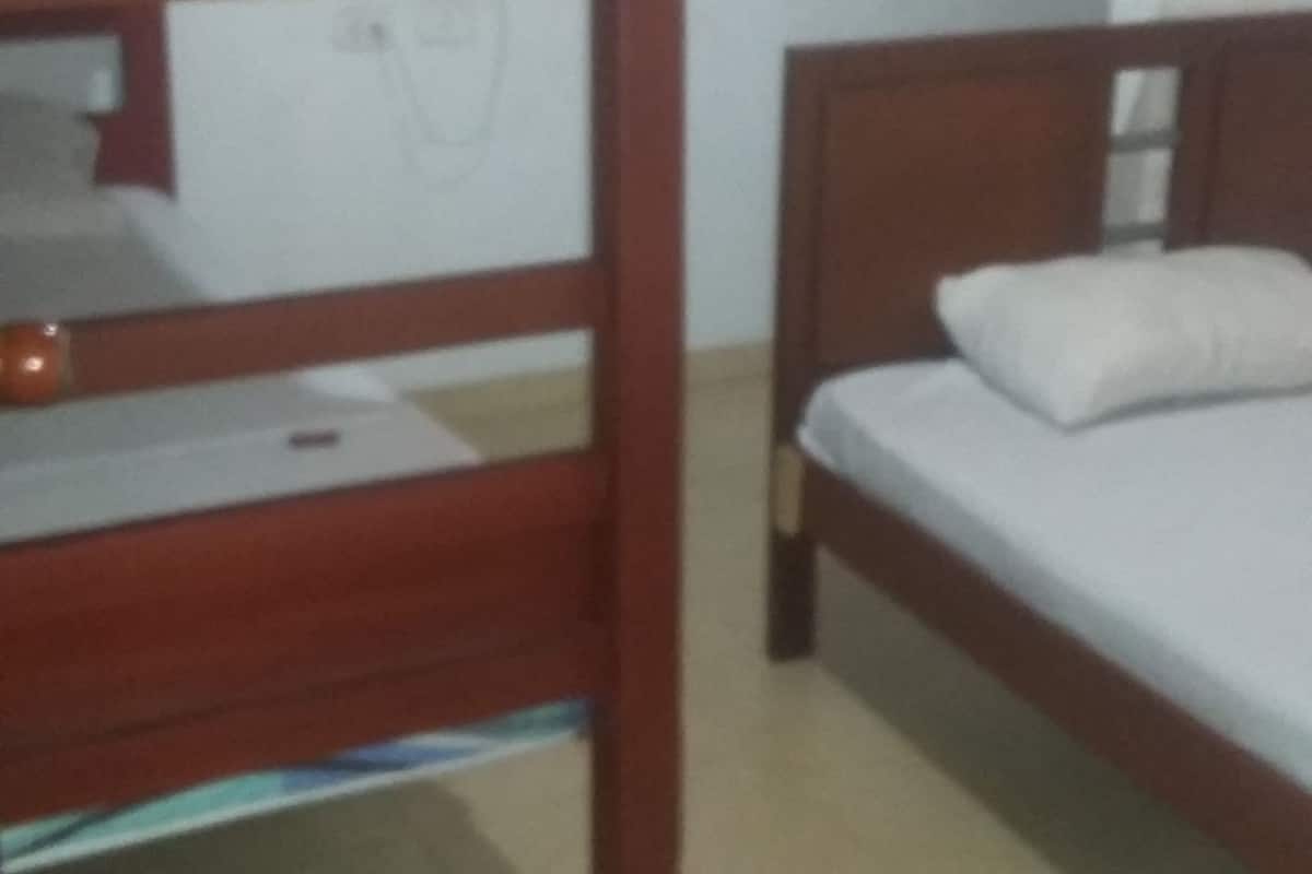 Triple Room | Free cots/infant beds, free WiFi, bed sheets