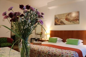 Standard Room, 1 King Bed | Down duvets, Select Comfort beds, minibar, in-room safe