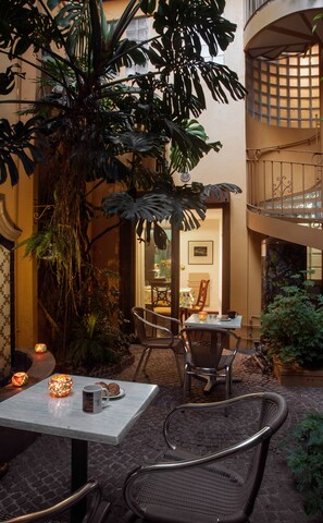 Suite Premium, 1 cama King size | Edredón, camas Select Comfort y minibar 