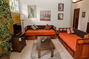 Comfort Apartment, 1 Bedroom, Mountain View | Living room | Flat-screen TV