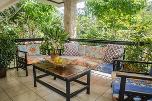 Apartamento conforto, 1 quarto, vista para a montanha | 1 quarto, quartos à prova de som, ferros/tábuas de passar roupa