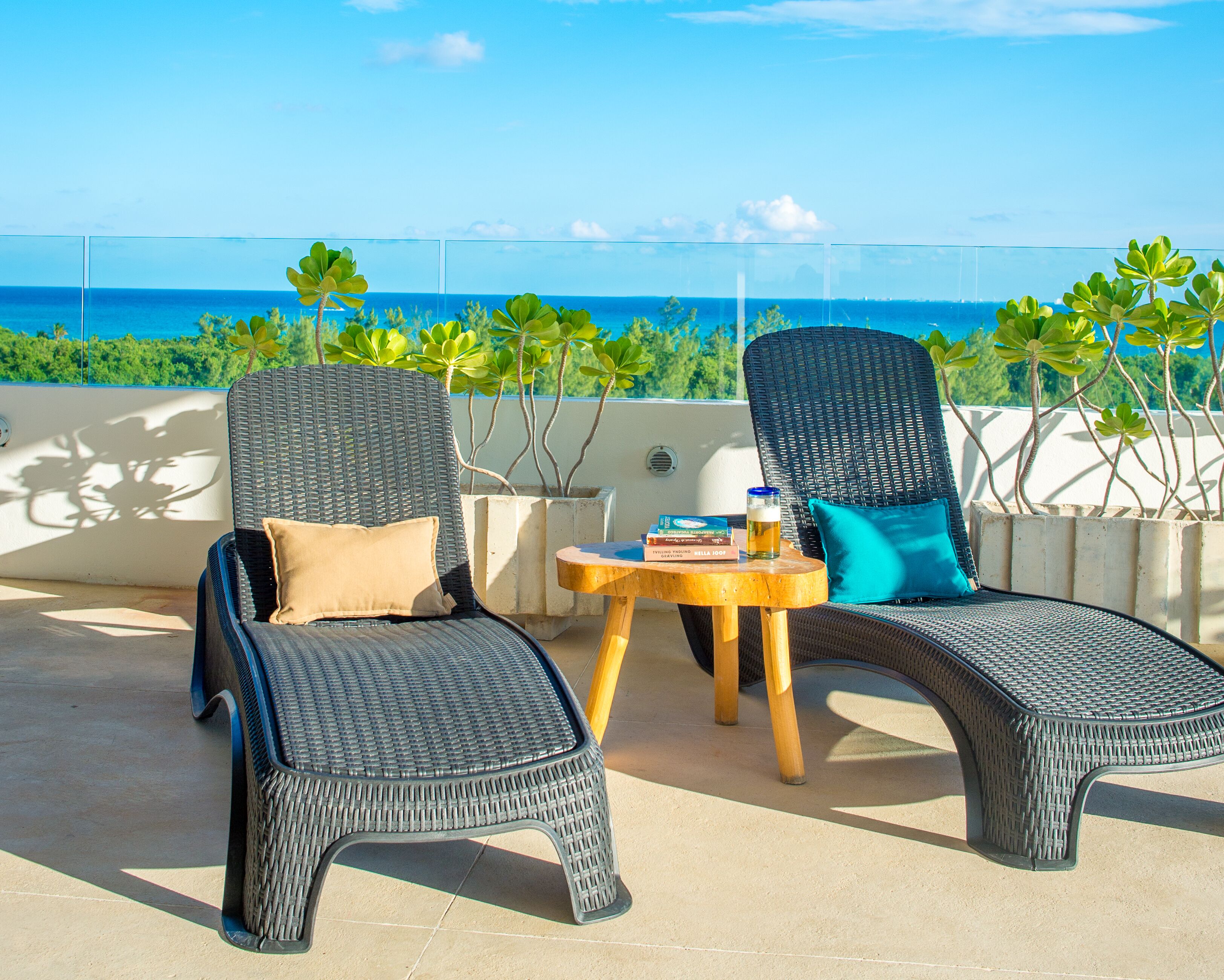 43-inch Smart TV with digital channels, TV, Netflix