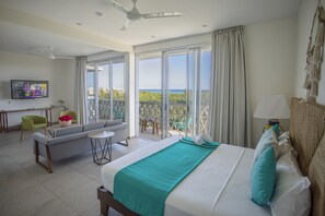Senior Suite, 1 King Bed, Sea View | In-room safe, blackout drapes, iron/ironing board, free WiFi - Suites Cielo y Mar (Playa del Carmen)