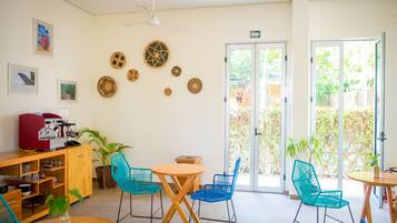 TĂ€gliches inbegriffenes kontinentales FrĂŒhstĂŒck