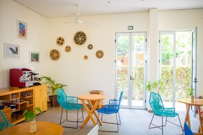 Desayuno continental incluido todos los días 